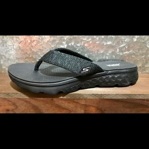 **NIB** Skechers, black thong sandals. 9 M.